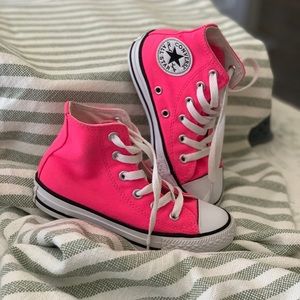 Kids high top converse. Neon pink.